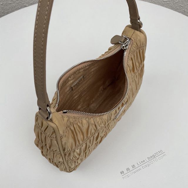 prada女包 普拉達2020專櫃最新款 1NE204 Prada nylon 皺褶Hobo手拎包 Prada復古風腋下包  pyd2301